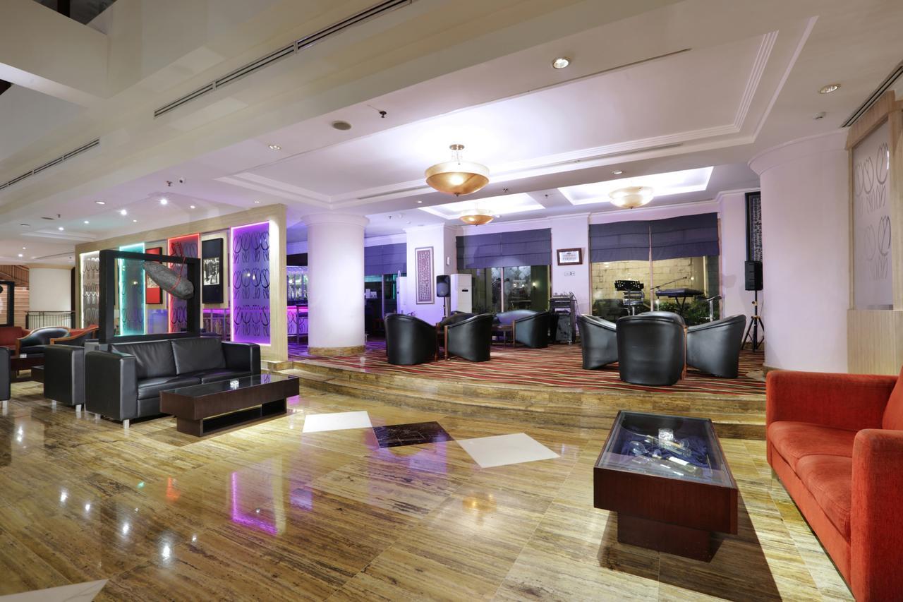 Grand Candi Hotel Semarang Extérieur photo