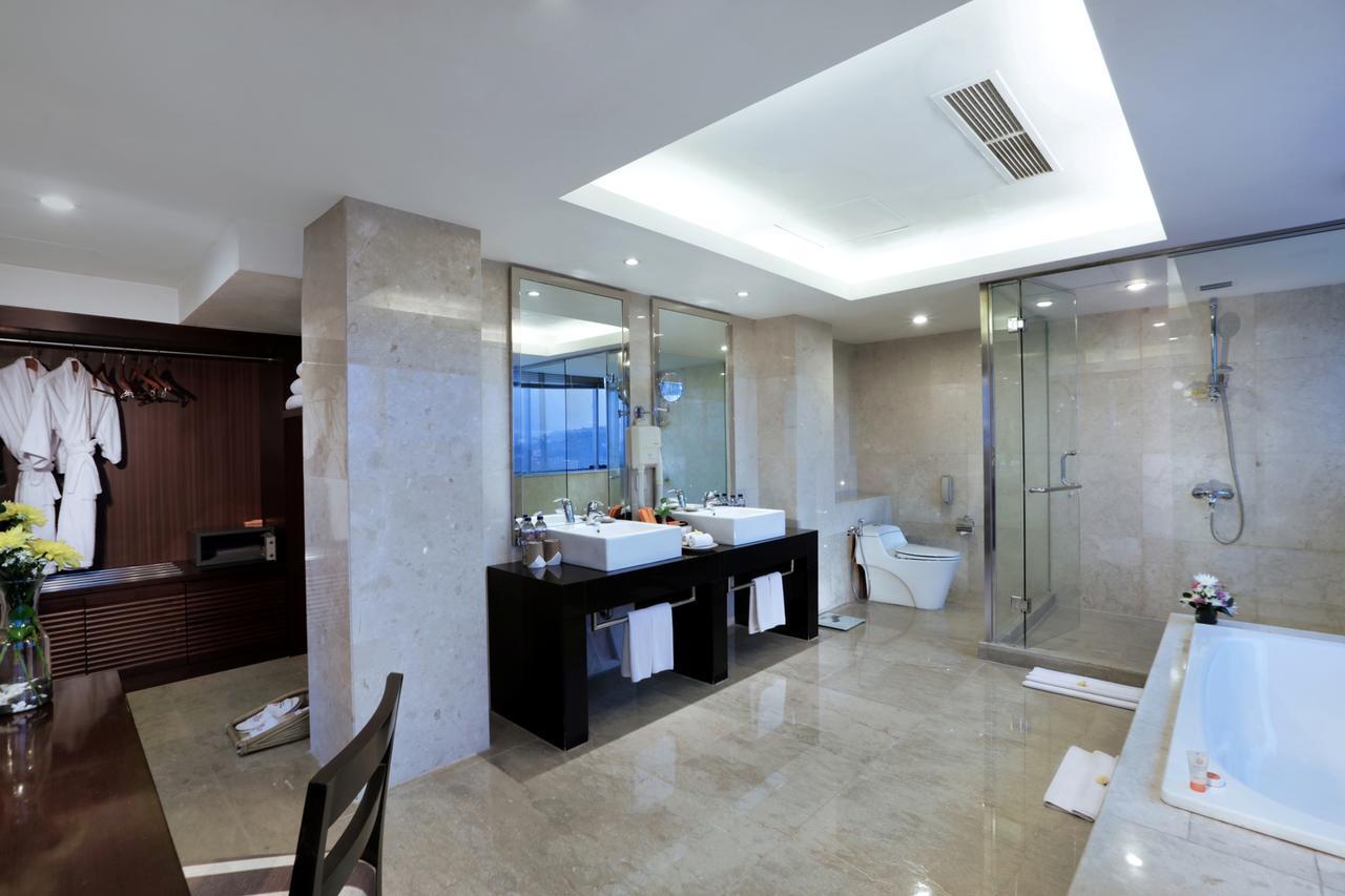Grand Candi Hotel Semarang Extérieur photo