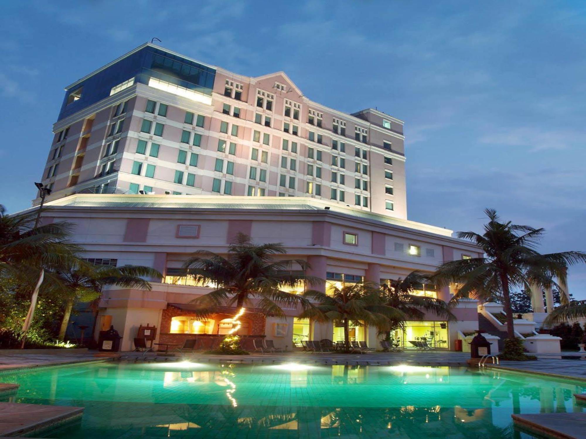 Grand Candi Hotel Semarang Extérieur photo